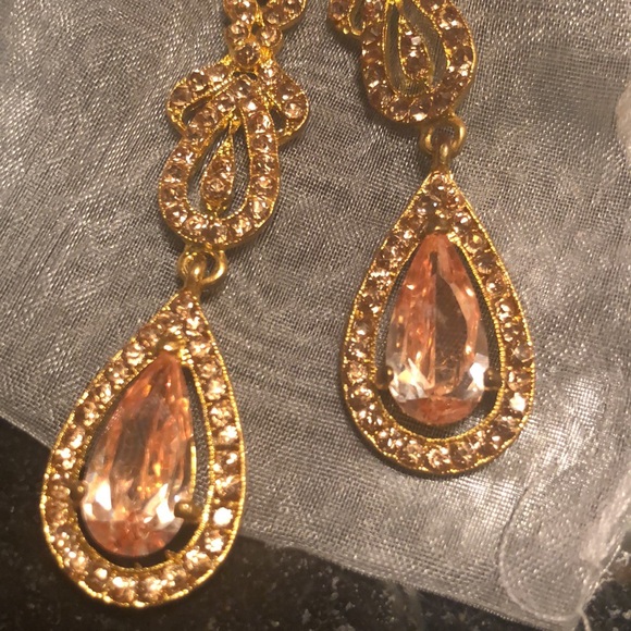 Elegant gold tone drop pendant jewel earrings NWOT - Picture 3 of 6